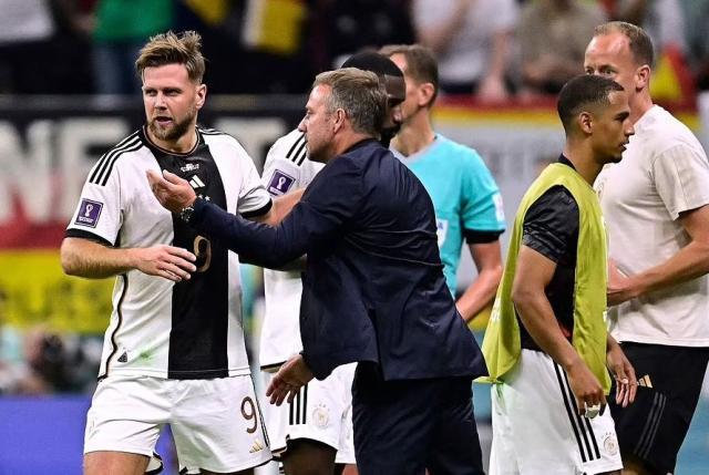 1669591641157021200.jpg 64988379-11469979-image-a-61_166.jpg